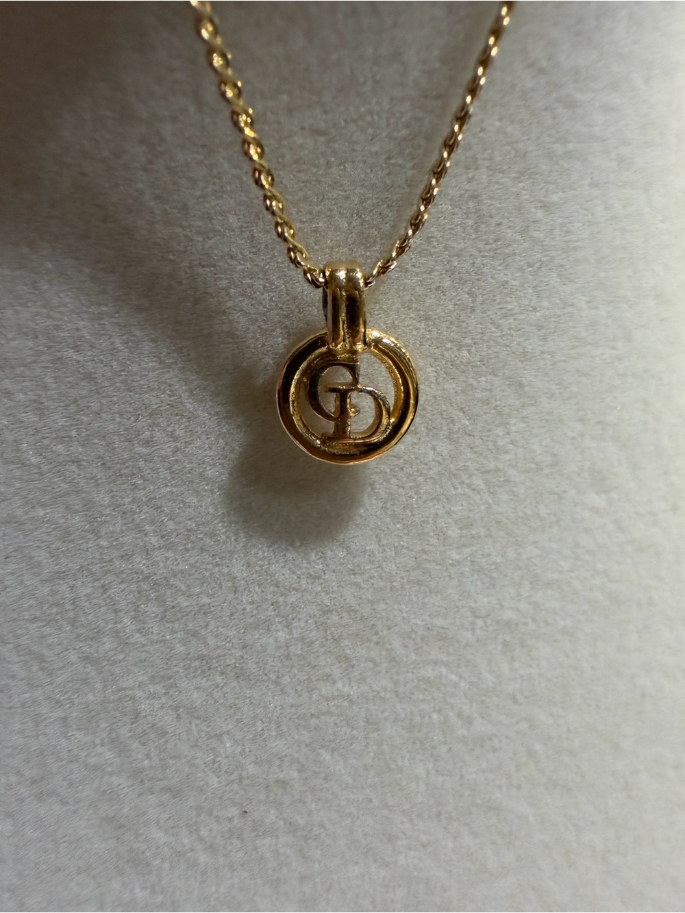 DIOR Dainty CD Logo Circle Pendant Necklace 17in - Picture 3 of 10